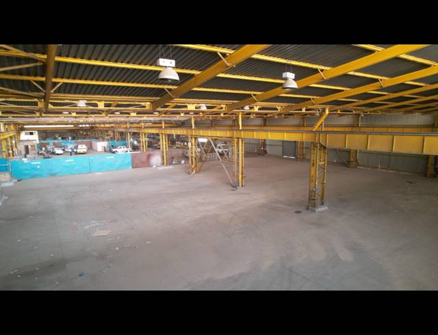 8,651M² WAREHOUSE FOR SALE IN STORMILL